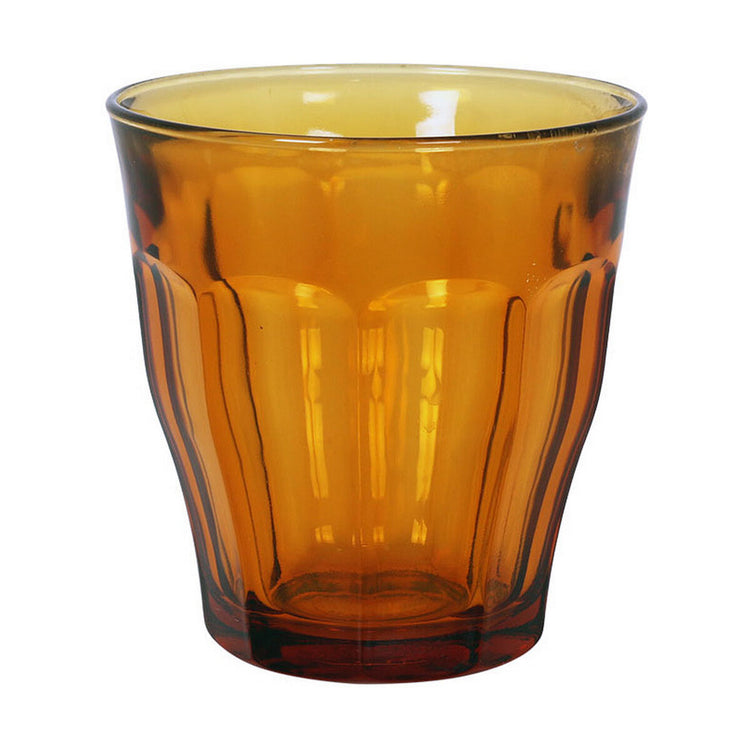 Vasos de agua y de whisky